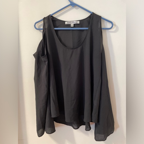 Lovers + Friends Tops - Revolve Lovers + Friends Cold Shoulder Black scoop neck blouse bell sleeves sz M